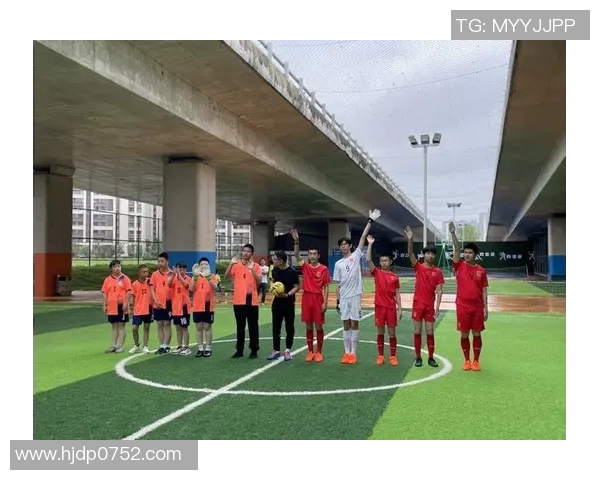 学校足球明星齐聚一堂精彩对决展现青春活力与团队精神